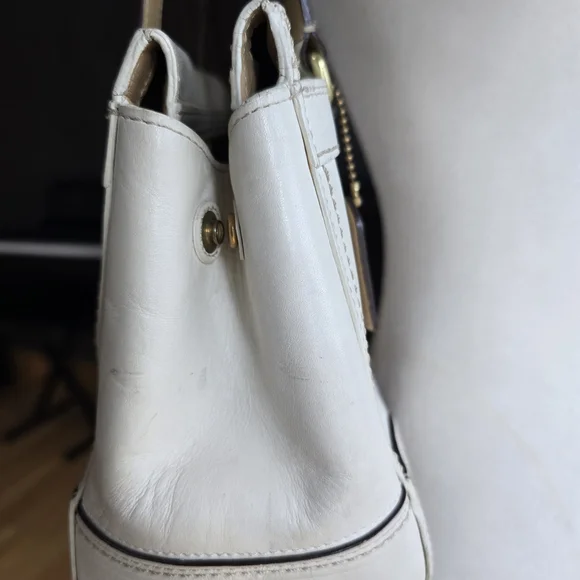 COACH Handbag Shoulder Bag. Off White with Brown and Tan Signature Logo